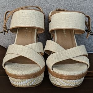 Chinese Laundry wedges